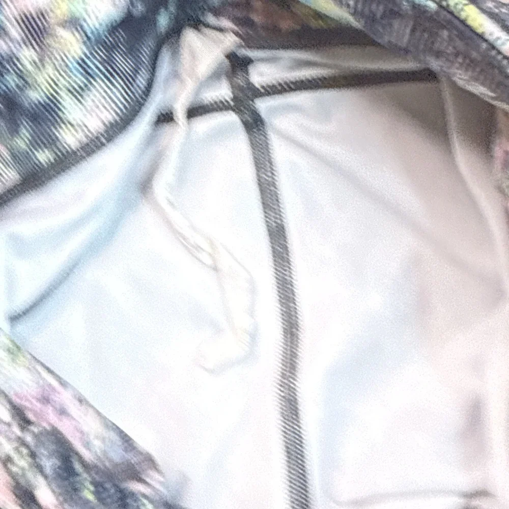Lululemon Crop Leggings Fast Training Athletic‎ Multicolor LW6AWES Sz 4